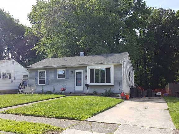 2nd image of 430 Woodbury Lake Dr