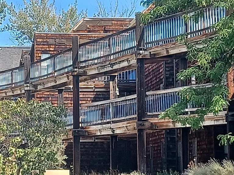 Plaza Apartments — Photo 3