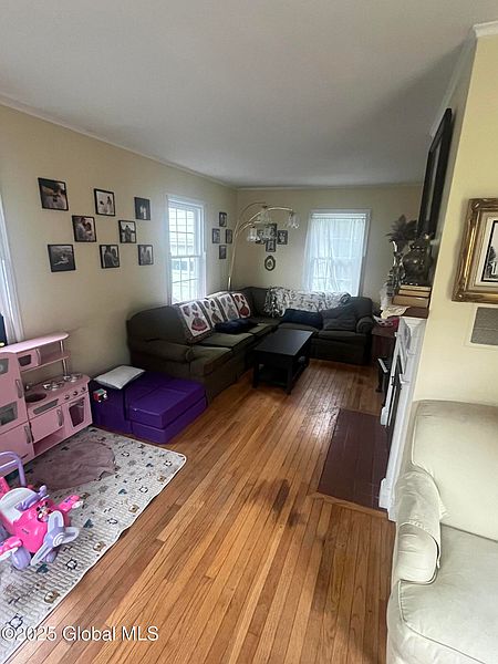 5th image of 27 Webster Avenue