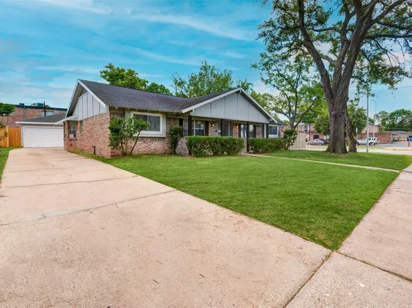 7927 Pella Dr, Houston, TX 77036