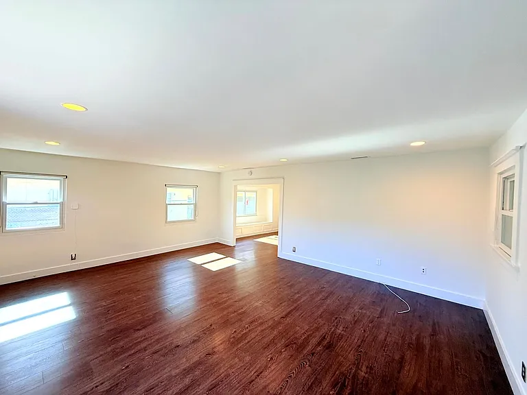 4447 Lockwood Ave — Photo 6