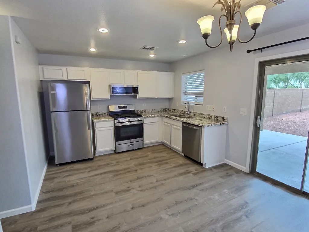 3 bed, 2.5 bath, 1547 sqft, $2,350 — Photo 2