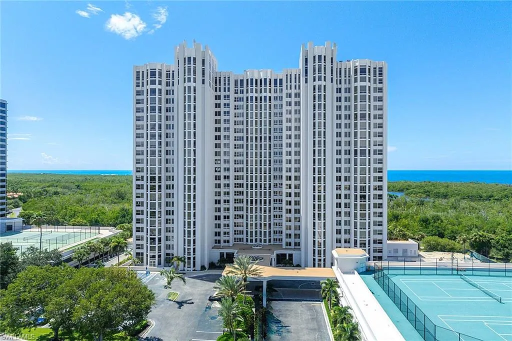 3 bed, 2.0 bath, 1900 sqft, $17,500 — Photo 1