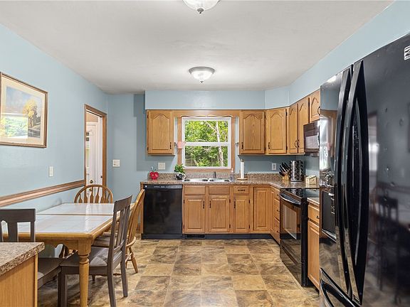 3rd image of 2621 Terry Ave