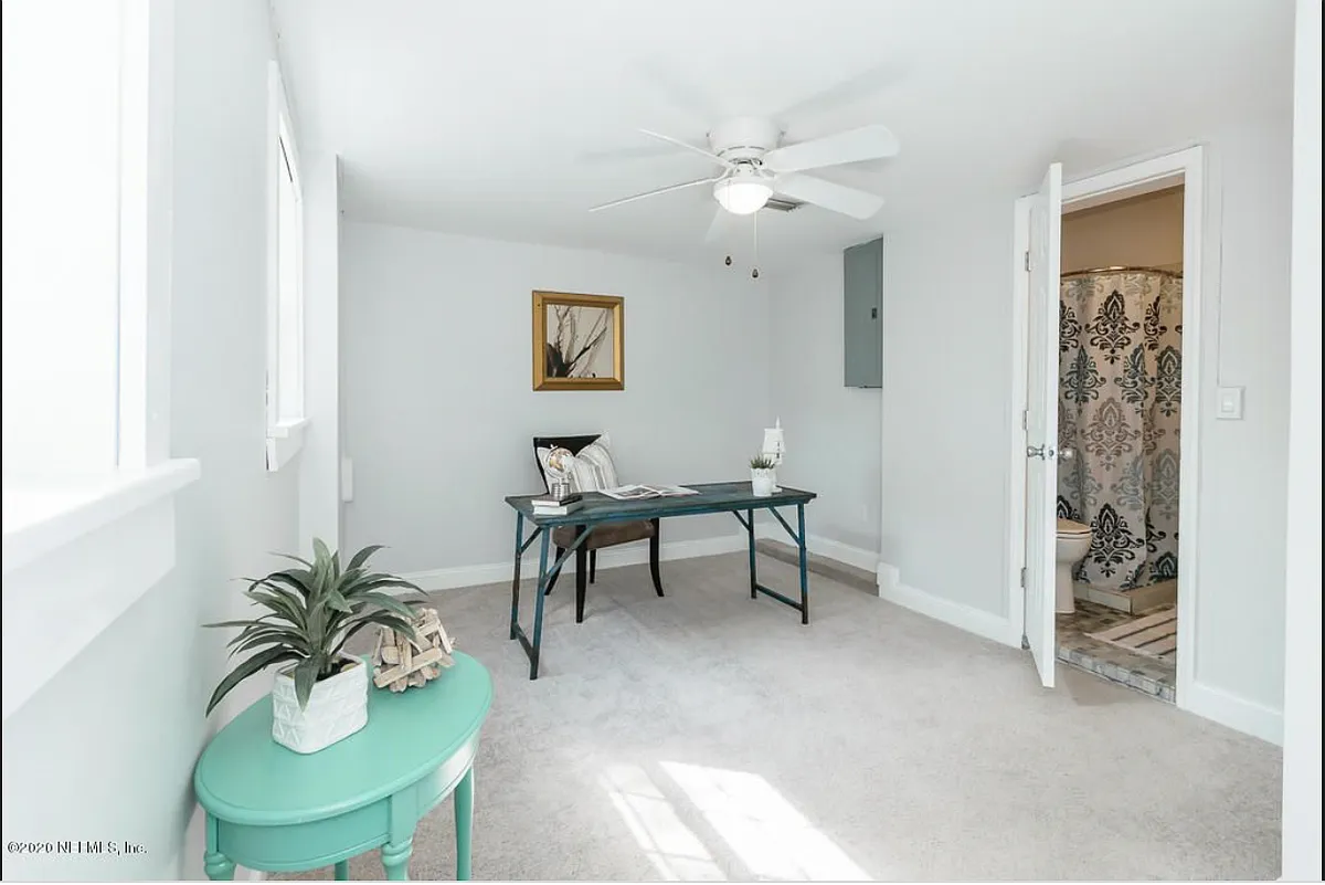 Building Photo - 1729 Sable Palm Ln