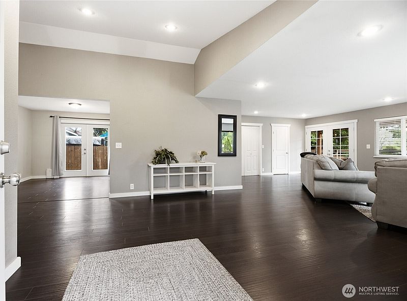5th image of 6911 Vandermark Road E