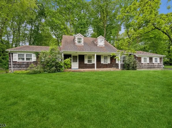 17 Parker Dr, Morris Plains Boro, NJ 07950