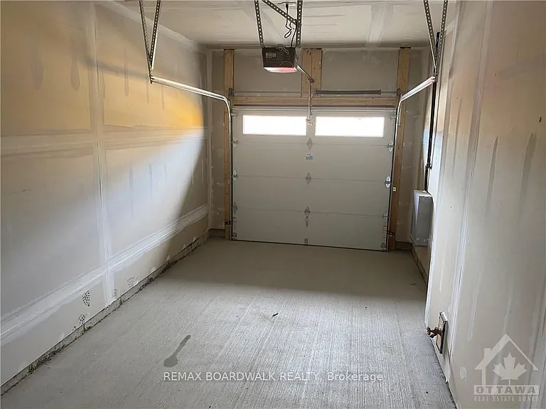 228 Bristol Cres — Photo 23