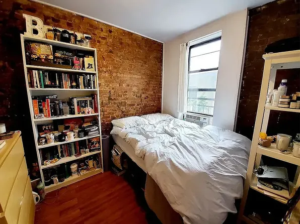 412 Douglass Street image 8 of 15