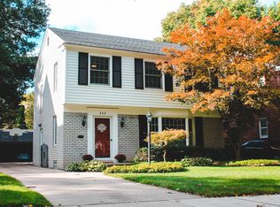 349 Hillcrest Ave, Grosse Pointe Farms, MI 48236