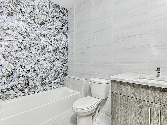 3rd image of 129 Spring St