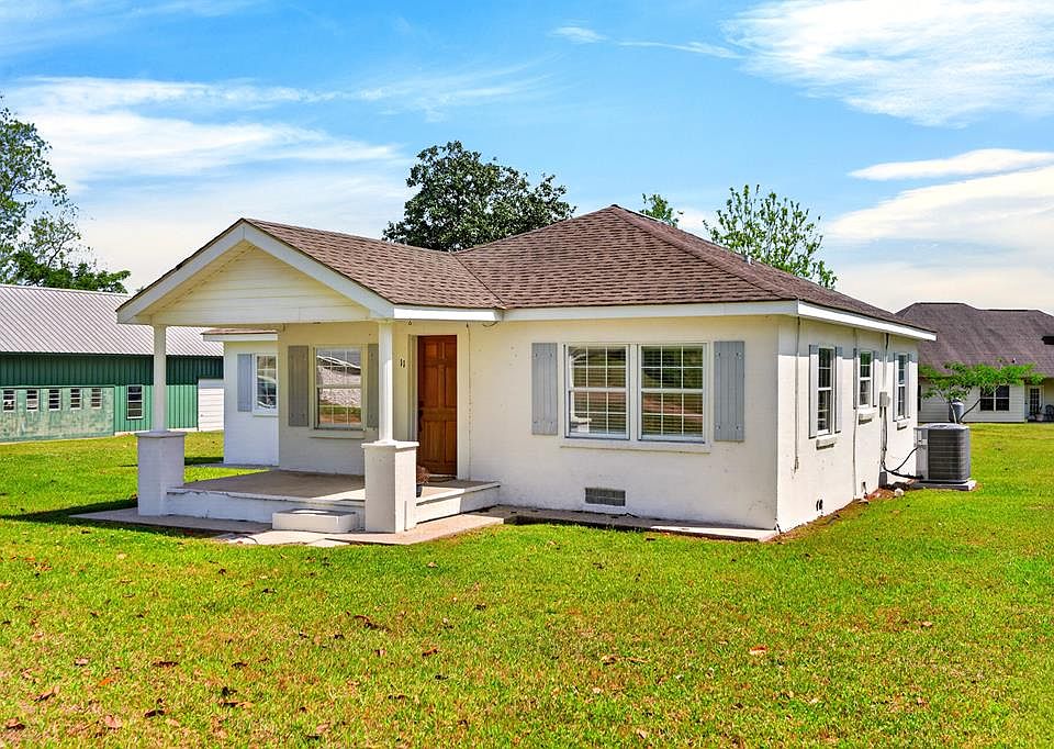 1st image of 11 Sassafras Dr