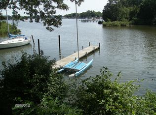 8172 Forest Glen Dr, Pasadena, MD 21122
