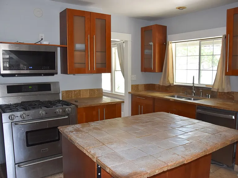 166 N Cambridge St — Photo 10
