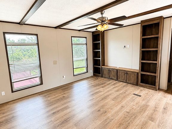 4th image of 323 Swan Rd