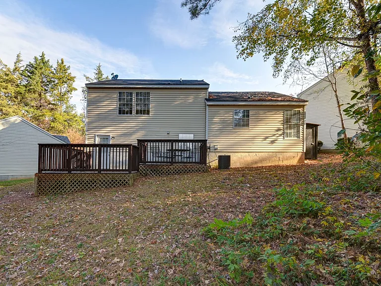 100 Woodspur Rd — Photo 6