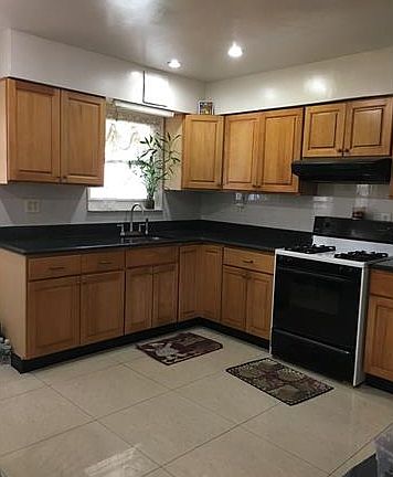 4th image of 2705 Laconia Ave