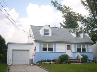 40 South Dr, Rochelle Park, NJ 07662