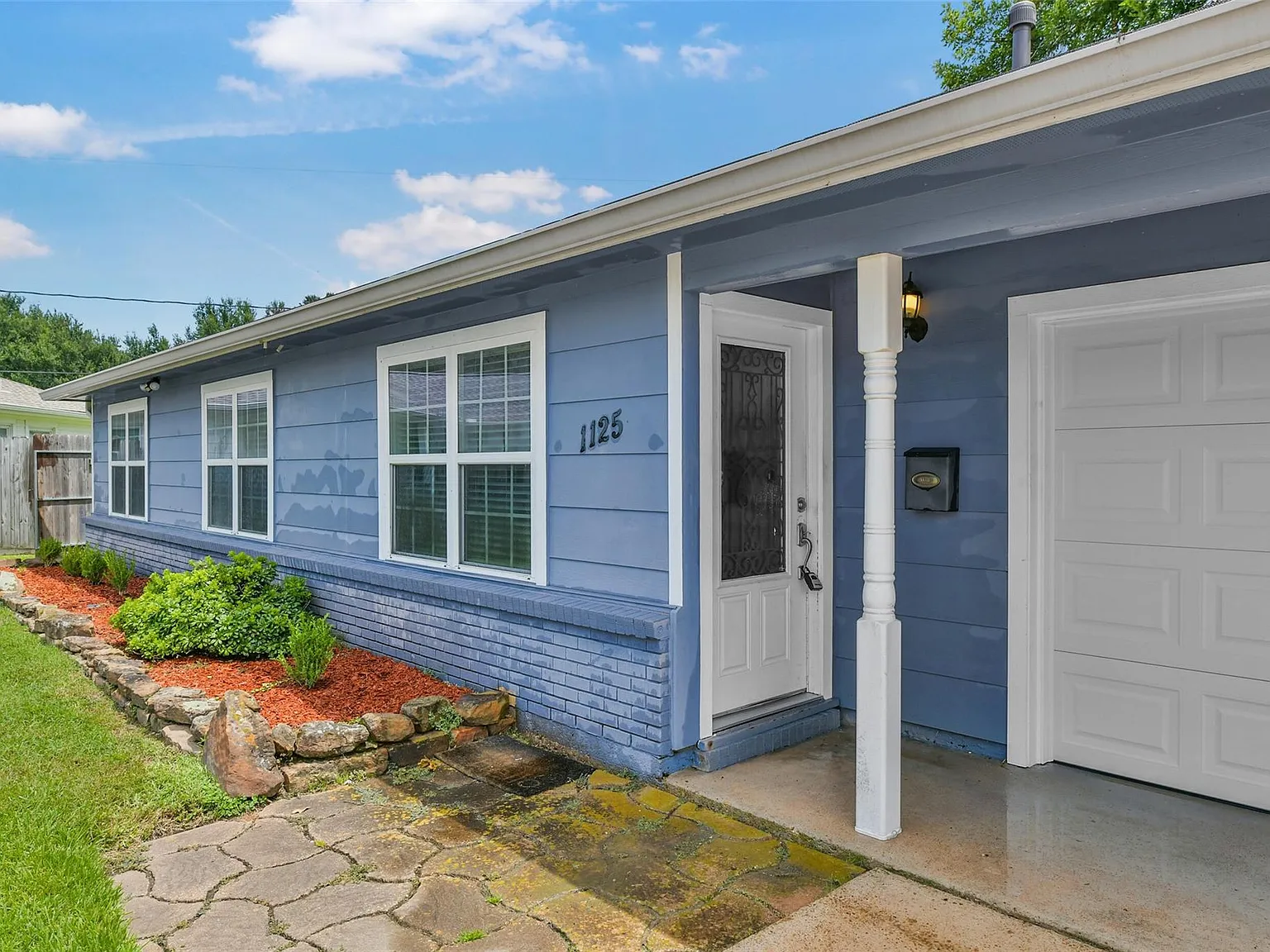 4 bed, 2.0 bath, 1671 sqft, $2,300 — Photo 3
