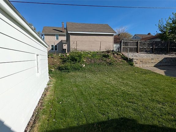 3rd image of 1527 Norwood Pl NW