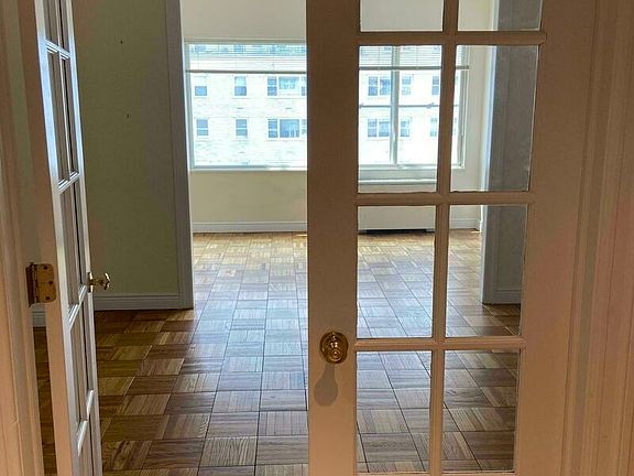 4th image of 60 W 57th St APT 17M
