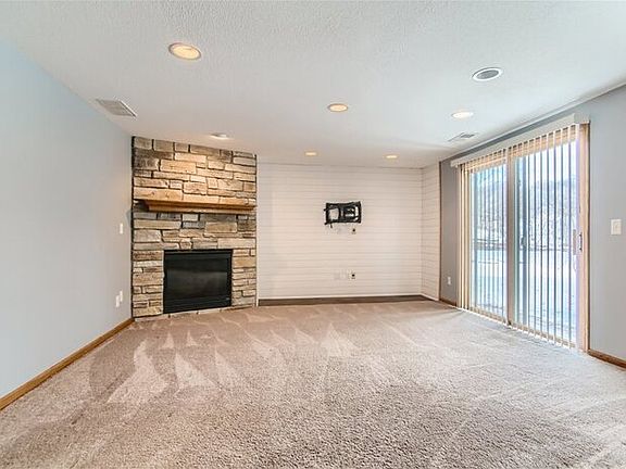 3rd image of 3320 Country Wood Dr