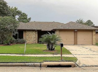 1818 Pilgrims Point Dr, Friendswood, TX 77546