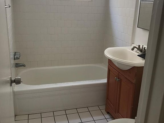 3rd image of 940 Venice Blvd APT 18
