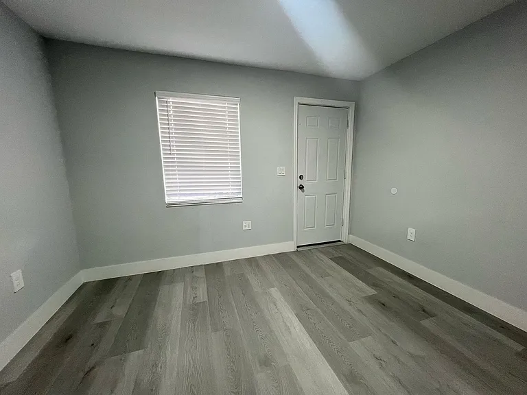 St George Apartments — Photo 73
