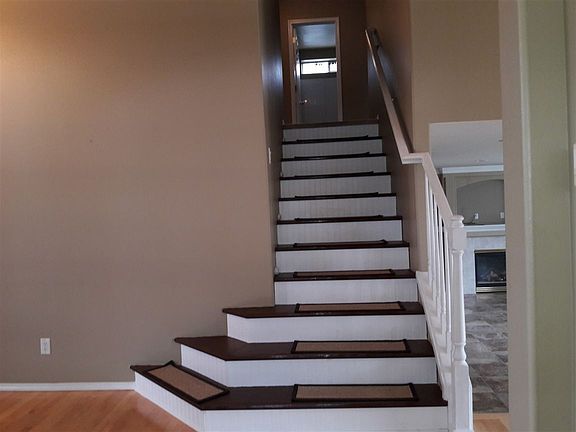 4th image of 810 N Knudson St