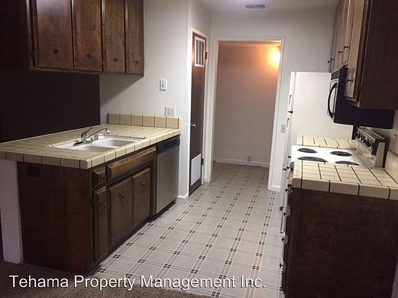 5th image of 915 Lakeside Dr APT 1