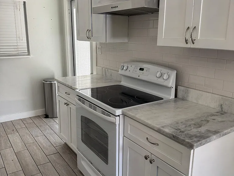 6706 S Himes Ave — Photo 8