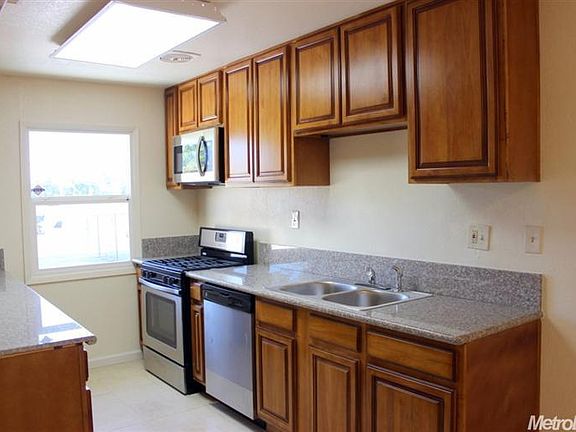3rd image of 2360 Kenworthy Way