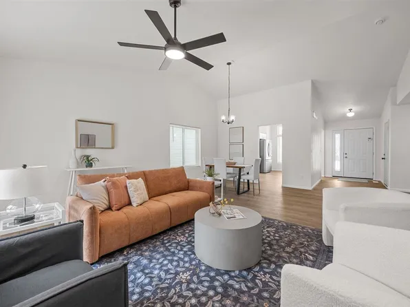 2189 Westminster Cir, Coralville, IA 52241