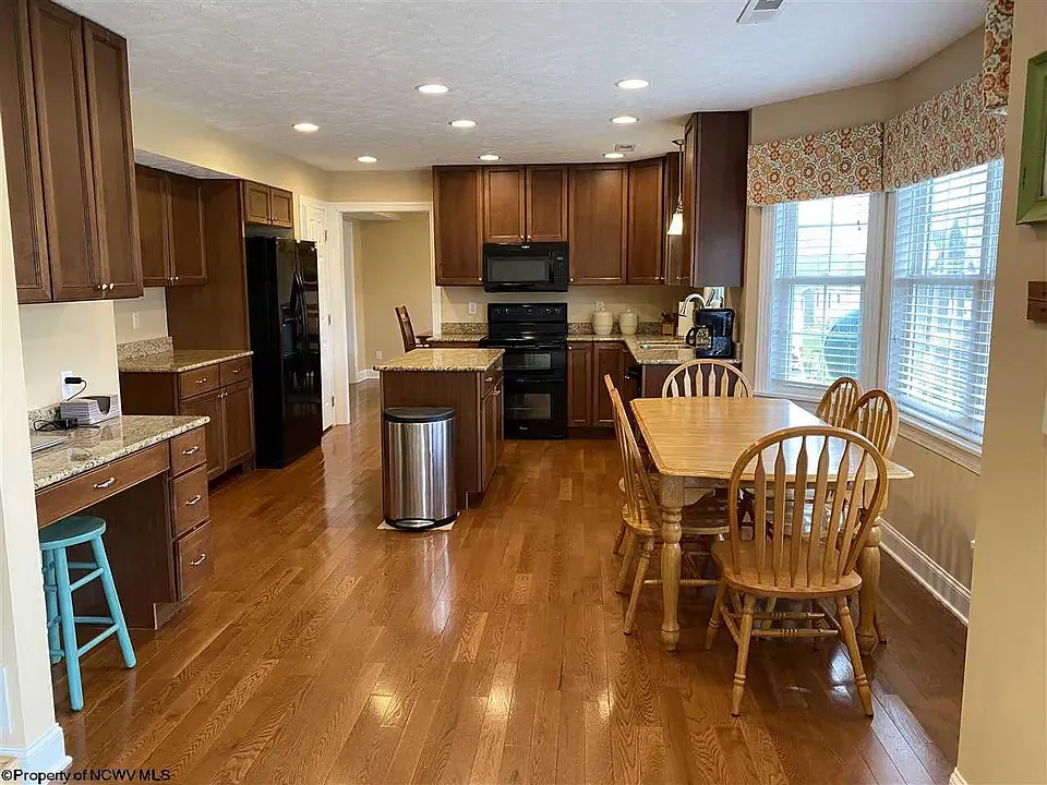 4 bed, 2193 sqft, $2,440 — Photo 2