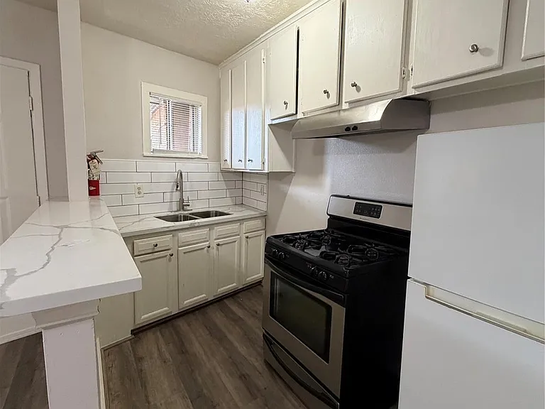 4811 Oakland St #10 — Photo 5