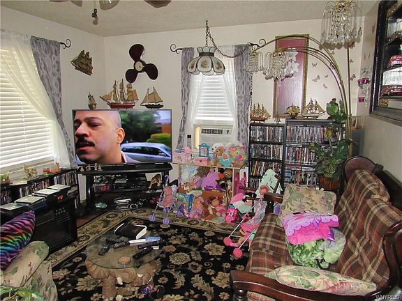 3rd image of 3553 Ferry Ave