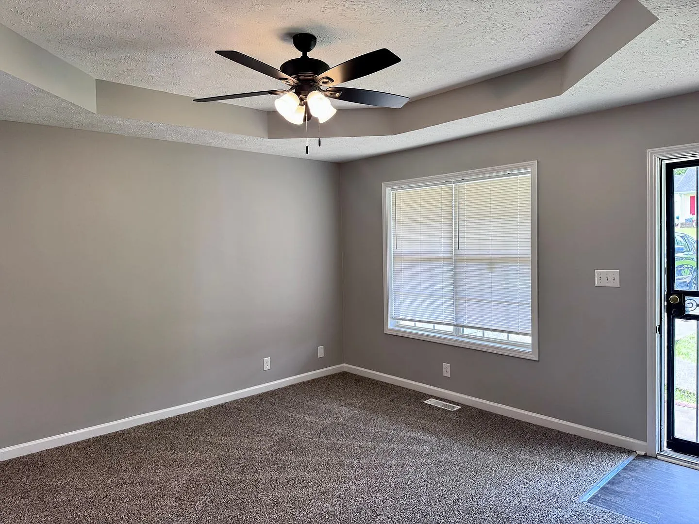 Conveniently located! Cute Rach with 3 bedrooms and 2 baths! — Photo 3