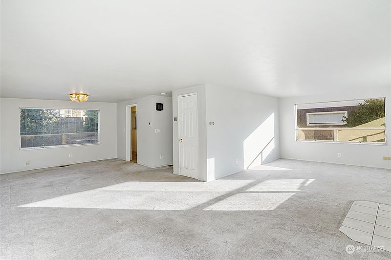 4th image of 2852 SW Genesee Street