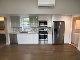 2 bed/2 bath charming TINY house in Concord, 2 br / 2.0 ba, $2500