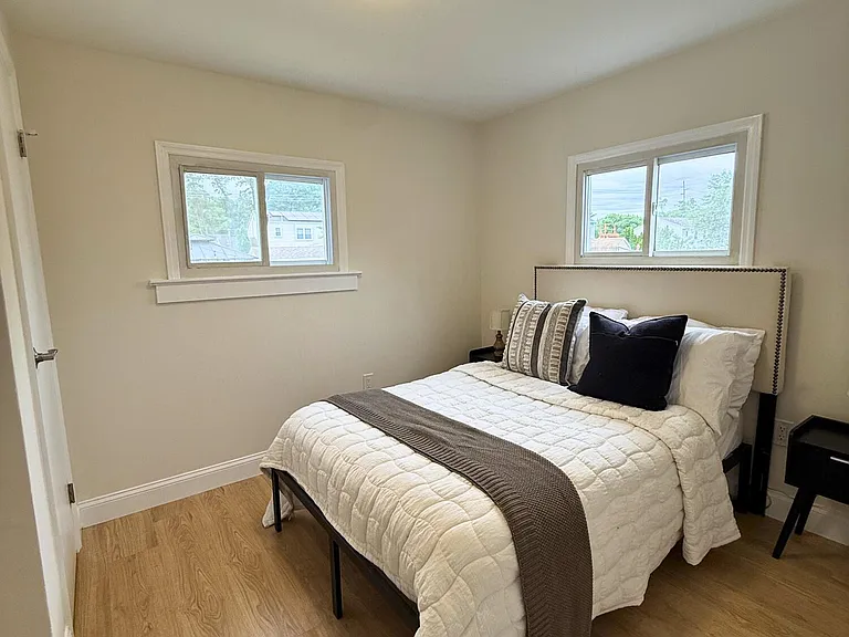484 Bara St — Photo 12