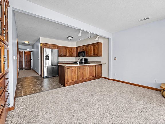 5th image of 2670 E Beech Ave