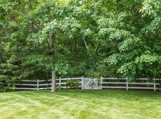 25 Hillside Dr, Wrentham, MA 02093