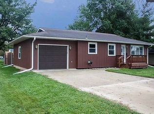 927 2nd St NE, Hampton, IA 50441