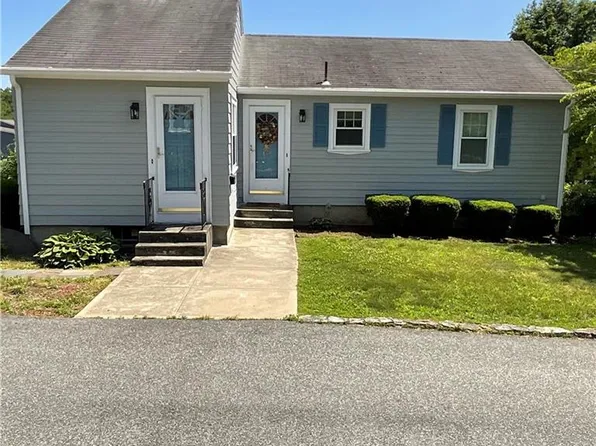 17 Navarre St, West Warwick, RI 02893