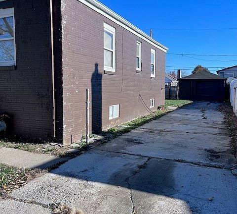 5th image of 1813 N 40th Ave