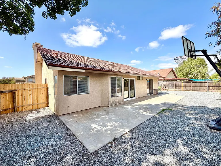 24690 Rugby Ln — Photo 29