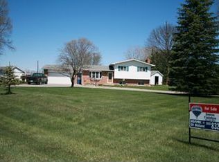 1989 Flajole Rd, Midland, MI 48642