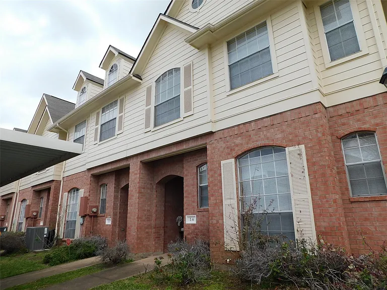 2710 Grants Lake Blvd #L7 — Photo 2