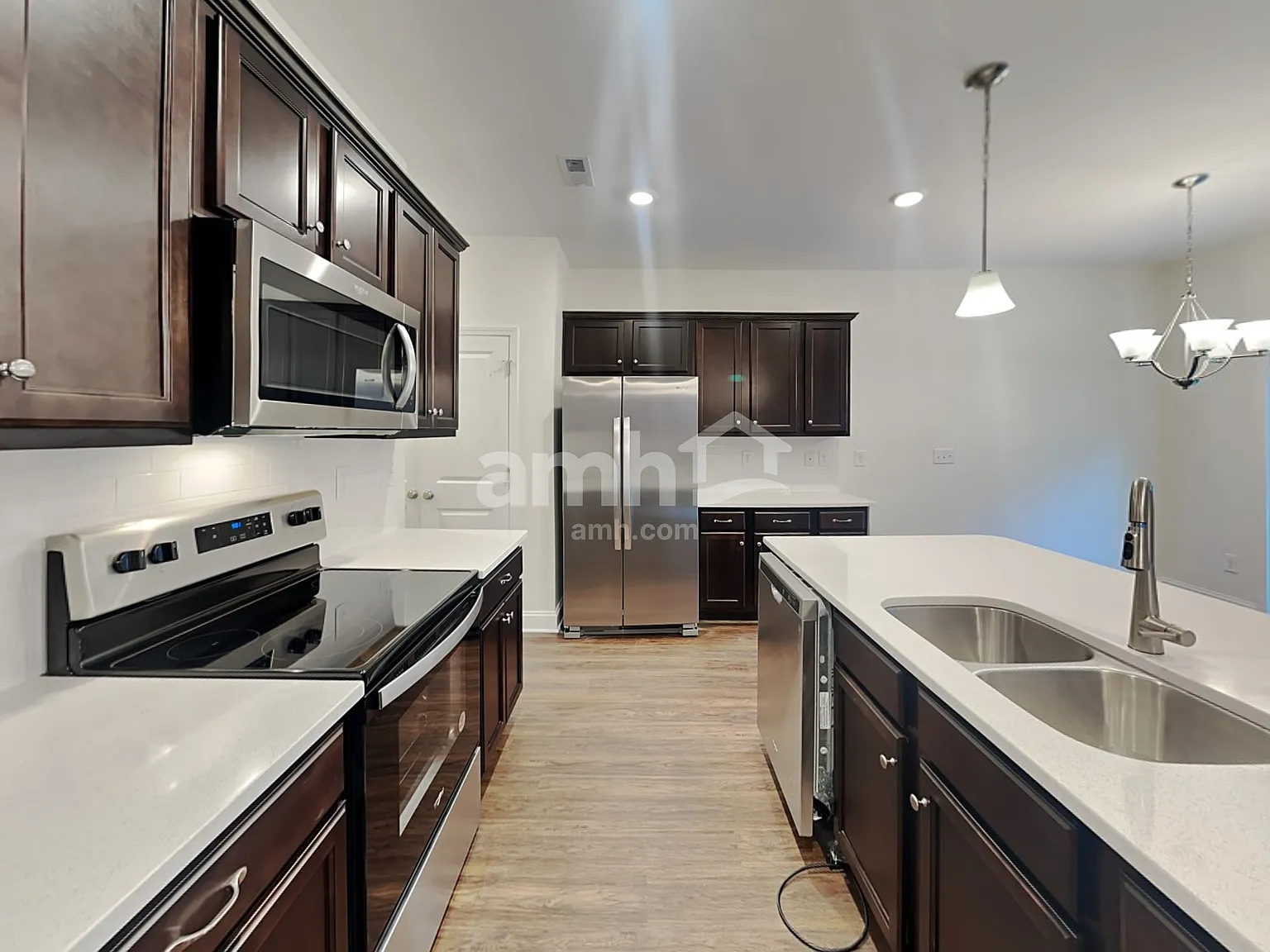 4 bed, 2.5 bath, 2098 sqft, $2,550 — Photo 4